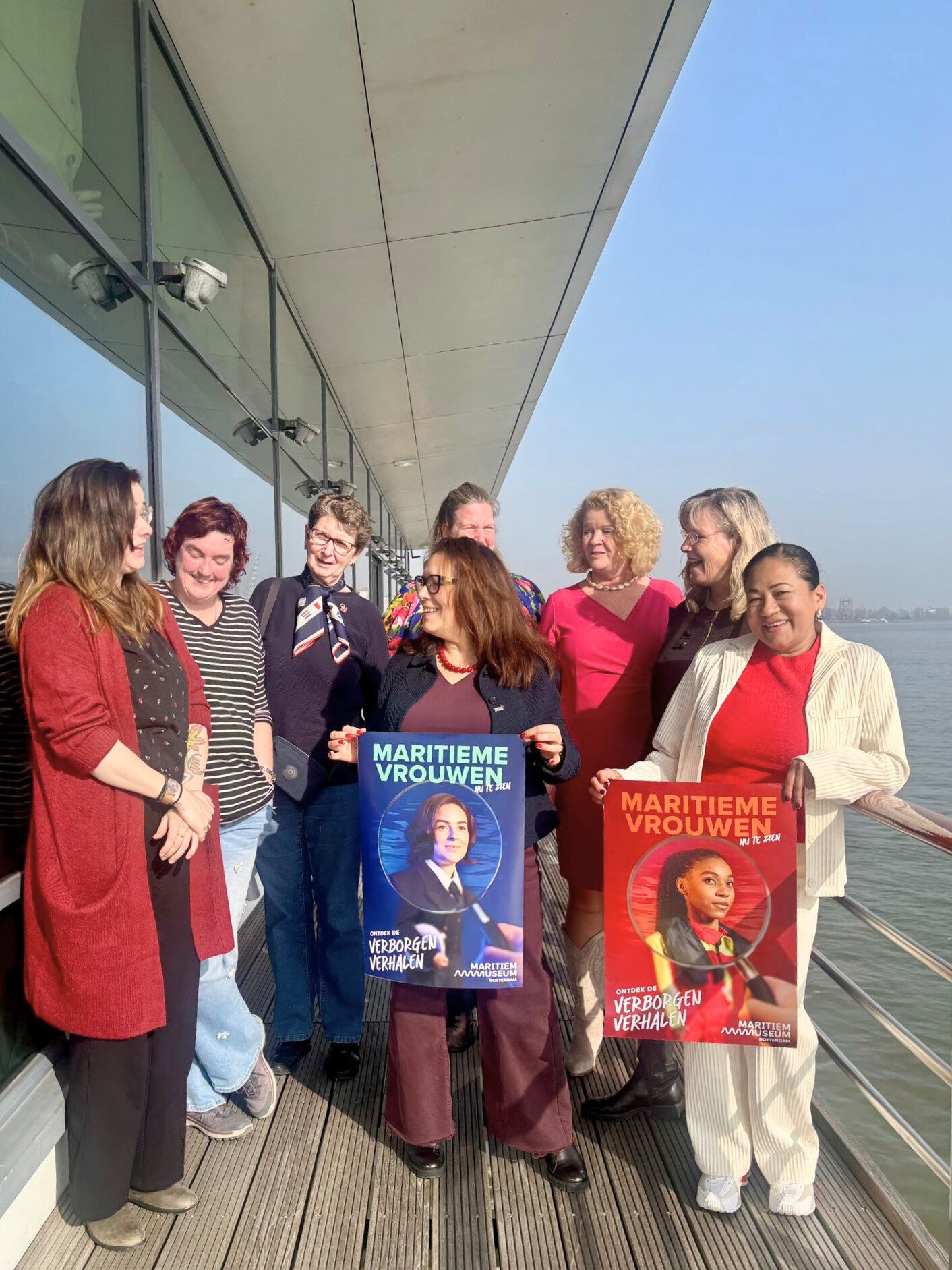 Image:Nautilus Assistant General Secretary Sascha Meijer (derde van rechts) met leden tijdens de Internationale Vrouwendag-netwerklunch in het Delta Hotel in Vlaardingen. Foto: Nautilus International