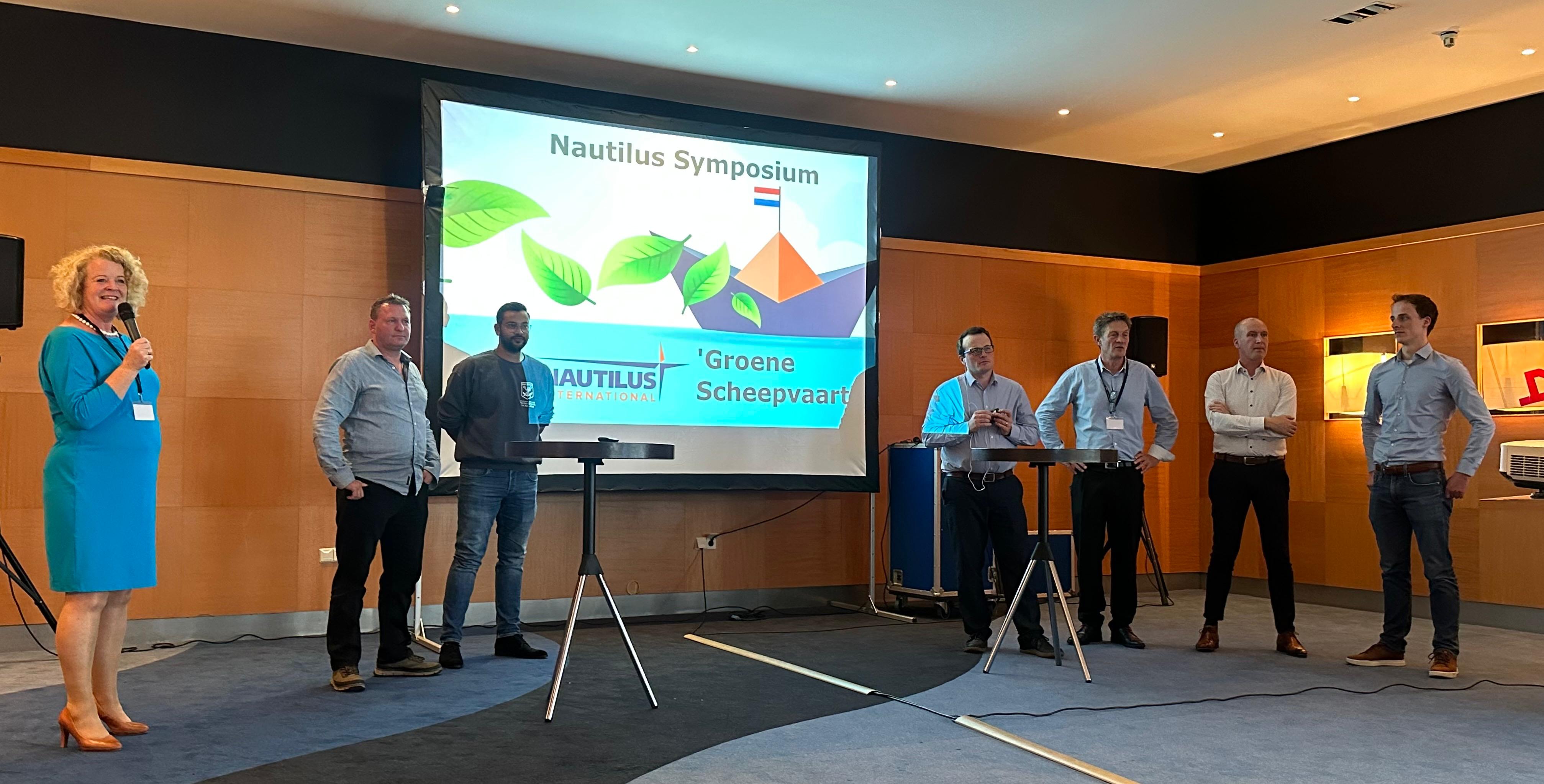 Sprekers tijdens het Symposium met onder andere ; Arjan Schäffer, Raoel Mehra, Arthur Groeneweg en Koen Houtkoop. Foto: Nautilus Image:Sprekers tijdens het Symposium met onder andere ; Arjan Schäffer, Raoel Mehra, Arthur Groeneweg en Koen Houtkoop. Foto: Nautilus