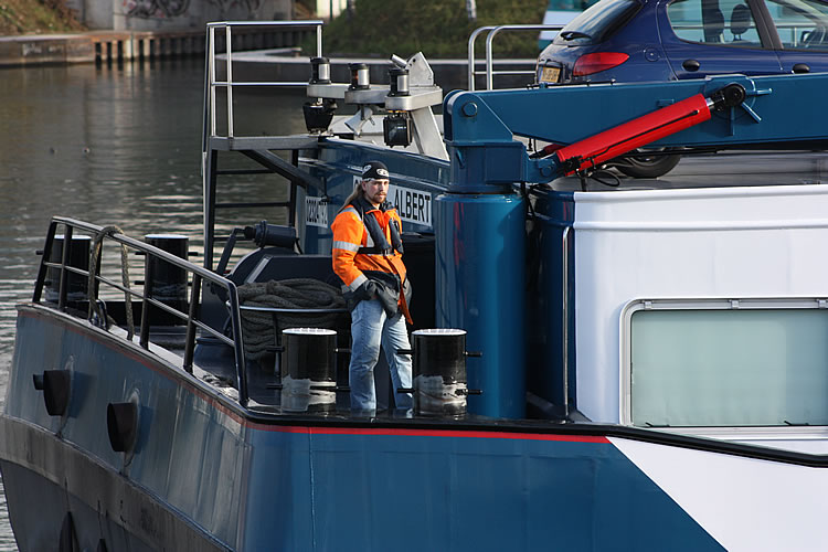 Image: Freight by water Image: Freight by water