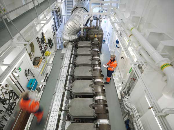 ships_engineers_Getty_Images_104822293_web_insert.jpg ships_engineers_Getty_Images_104822293_web_insert.jpg