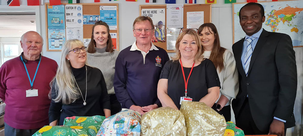 qvsr_christmas5_trinity_house_volunteers_web_insert.jpg qvsr_christmas5_trinity_house_volunteers_web_insert.jpg