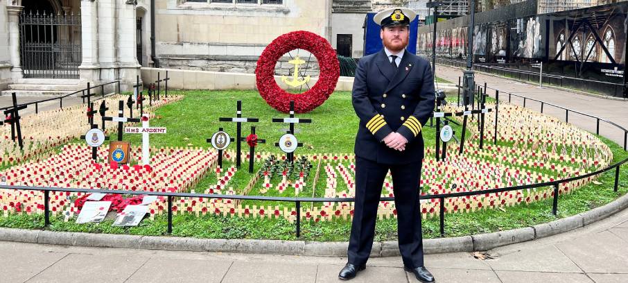 Nautilus Council member Thomas Cardy pays his respects at Westminster Abbey. Image: Nautilus International Image:Nautilus Council member Thomas Cardy pays his respects at Westminster Abbey. Image: Nautilus International