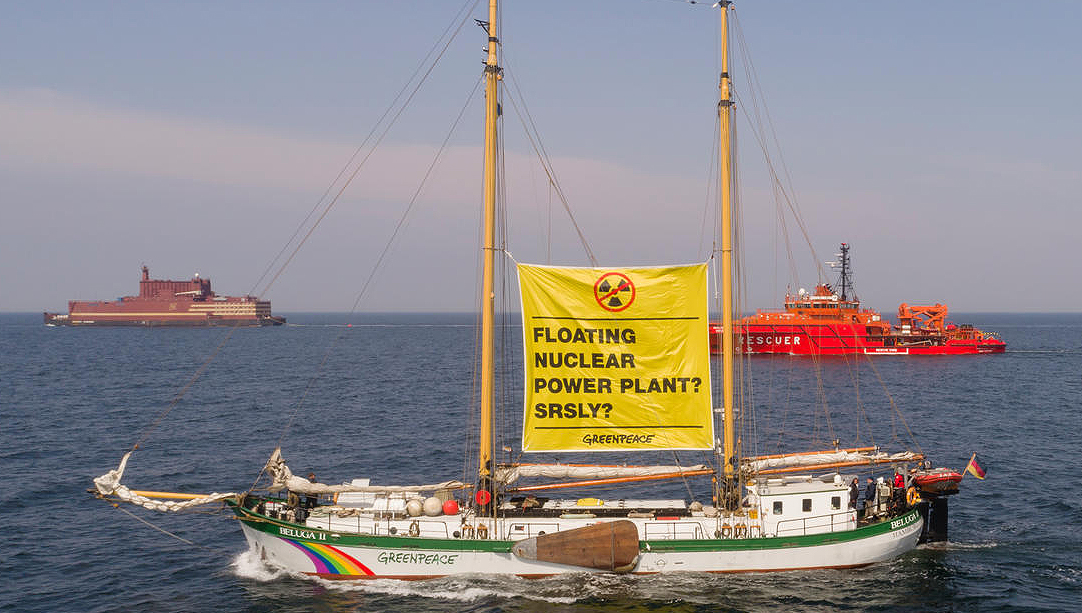 Greenpeace protest the Russian vessel Akademik Lomonosov. Credit: Christian Åslund - Greenpeace. Image:Greenpeace protest the Russian vessel Akademik Lomonosov. Credit: Christian Åslund - Greenpeace.