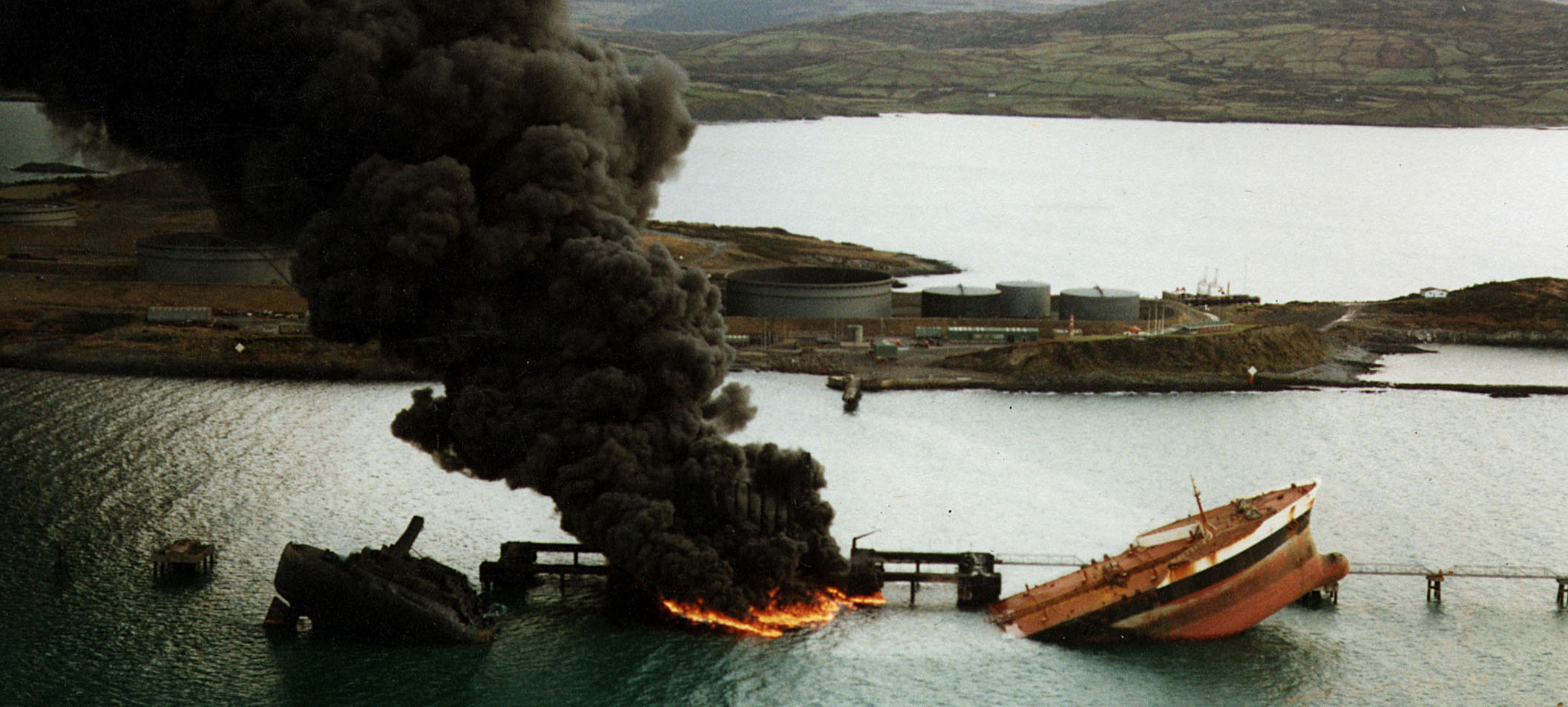 The French tanker Betelegeuse following the explosions and fire in Bantry Bay in January 1979 Image: Ian Vickery/Michael Kingston
Image:The French tanker Betelegeuse following the explosions and fire in Bantry Bay in January 1979 Image: Ian Vickery/Michael Kingston