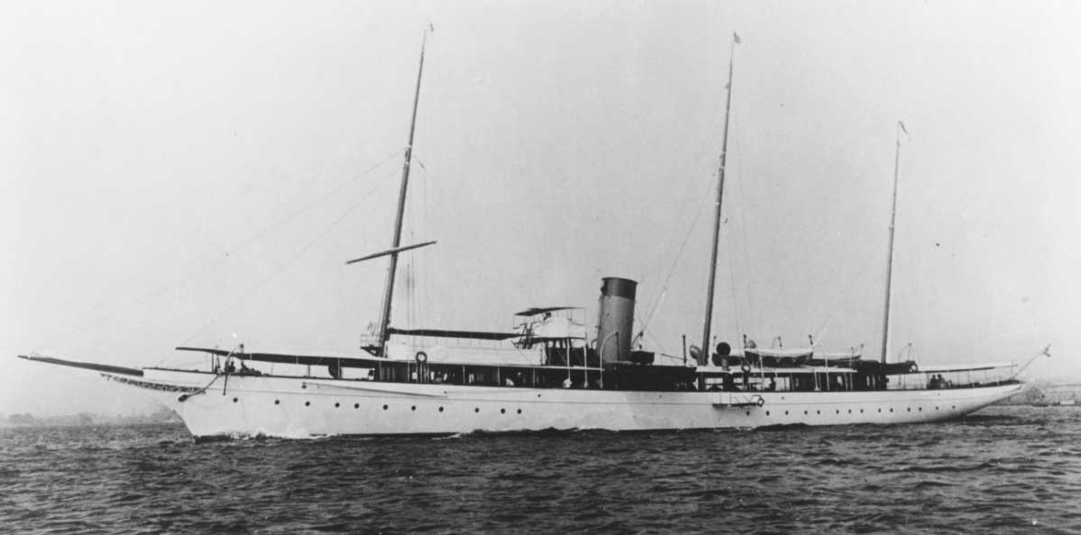 Black Star Line 4 - the yacht Kanawha Black Star Line 4 - the yacht Kanawha