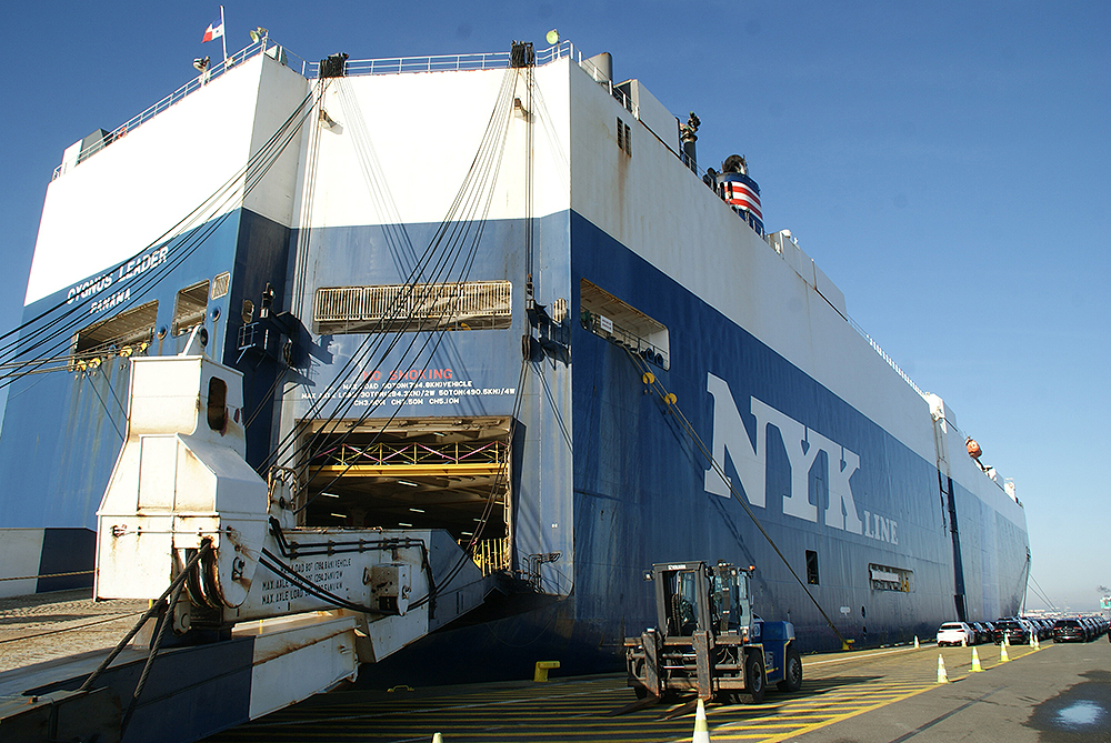 Title: car carrier Cygnus Leader Port of Zeebrugge Title: car carrier Cygnus Leader Port of Zeebrugge