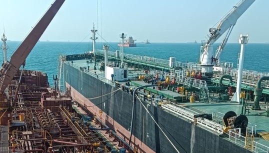 Ship-to-ship cargo transfers are often used by shadow fleet vessels seeking to evade sanctions. Image: Anusha Narayanan/Wikimedia Commons Image:Ship-to-ship cargo transfers are often used by shadow fleet vessels seeking to evade sanctions. Image: Anusha Narayanan/Wikimedia Commons