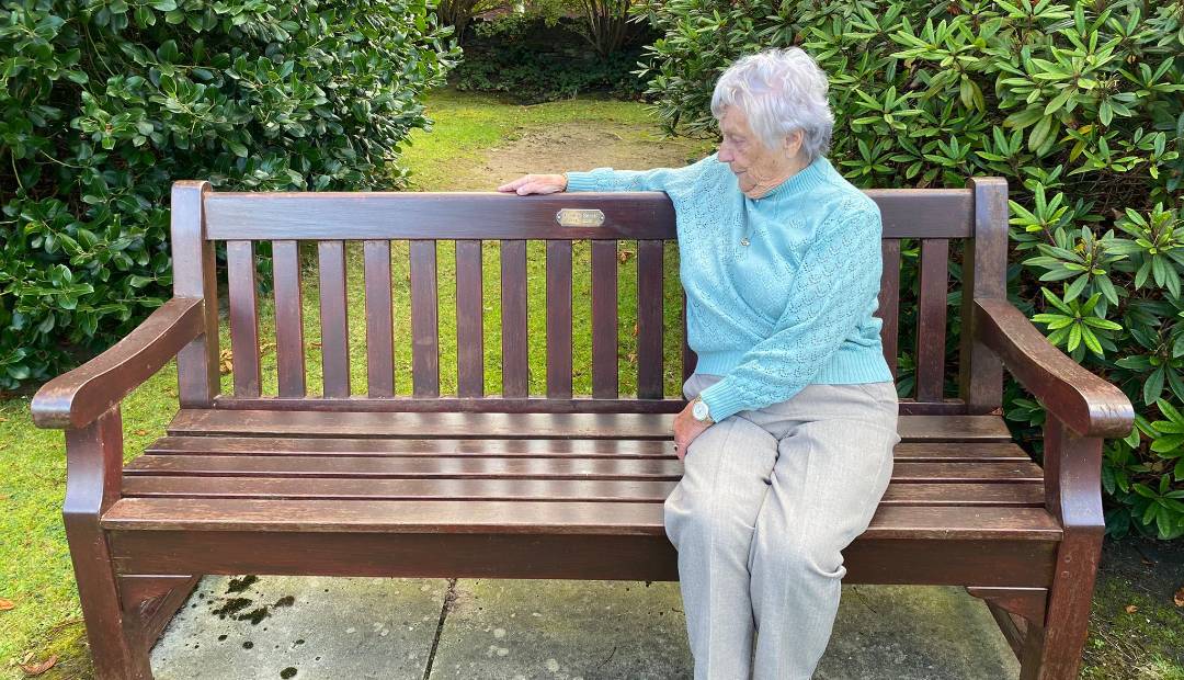 vera_walker_franks_bench2_web_insert.jpg vera_walker_franks_bench2_web_insert.jpg