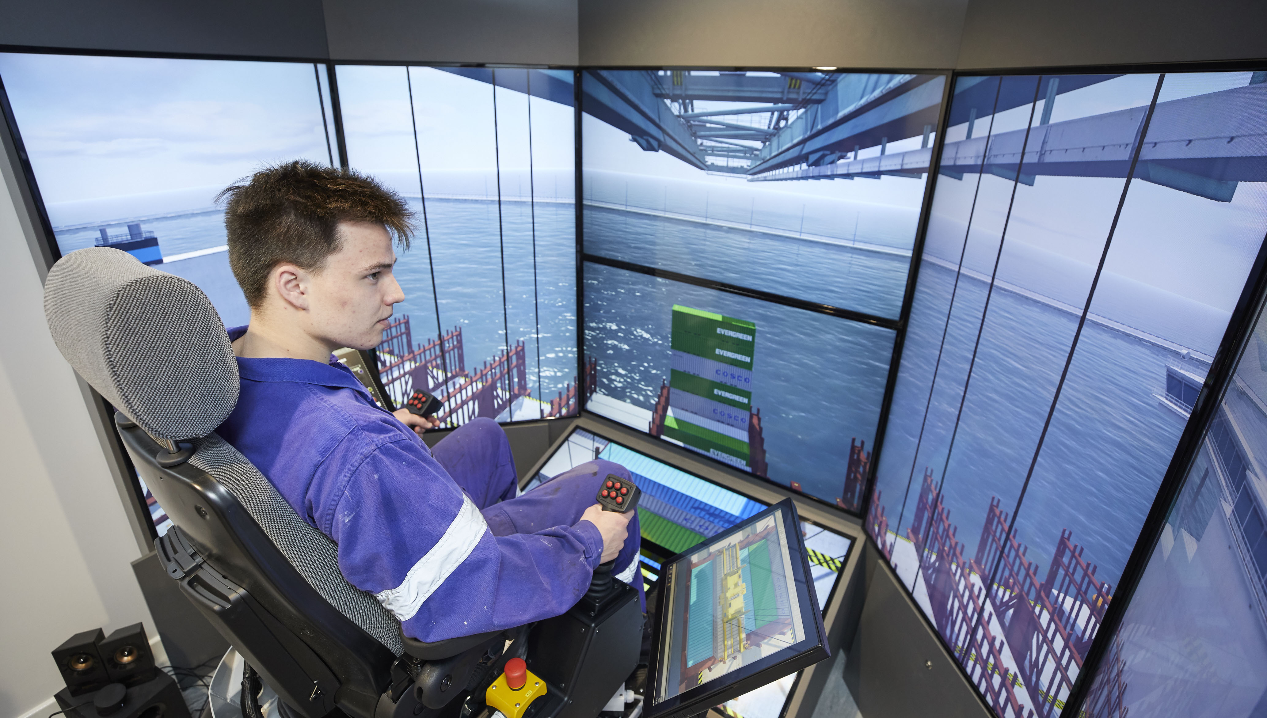 Image: Crane Simulator Image: Crane Simulator