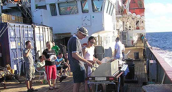 wellbeing_offshore_bbq_onboard_researchvessel_web_insert.jpg wellbeing_offshore_bbq_onboard_researchvessel_web_insert.jpg