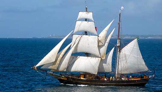 Fairtransport's cargo-carrying tall ship Tres Hombres. Image: Philweb / Wikimedia Commons Image:Fairtransport's cargo-carrying tall ship Tres Hombres. Image: Philweb / Wikimedia Commons