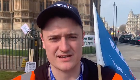 Nautilus executive officer Martyn Gray at the 21 March protest against P&O Ferries at the UK parliament. Image: Nautilus International
Image:Nautilus executive officer Martyn Gray at the 21 March protest against P&O Ferries at the UK parliament. Image: Nautilus International