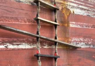 Non-compliant handhold stanchions accounted for 13% of pilot ladder accidents in 2022. Image: MAIB Image:Non-compliant handhold stanchions accounted for 13% of pilot ladder accidents in 2022. Image: MAIB