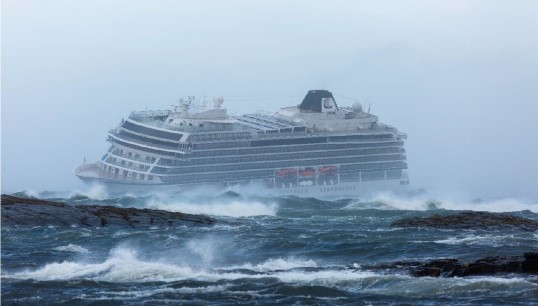 Viking Sky in close vicinity to shore and several shallow banks. Image: Frank Skorgenes/NSIA
Image:Viking Sky in close vicinity to shore and several shallow banks. Image: Frank Skorgenes/NSIA