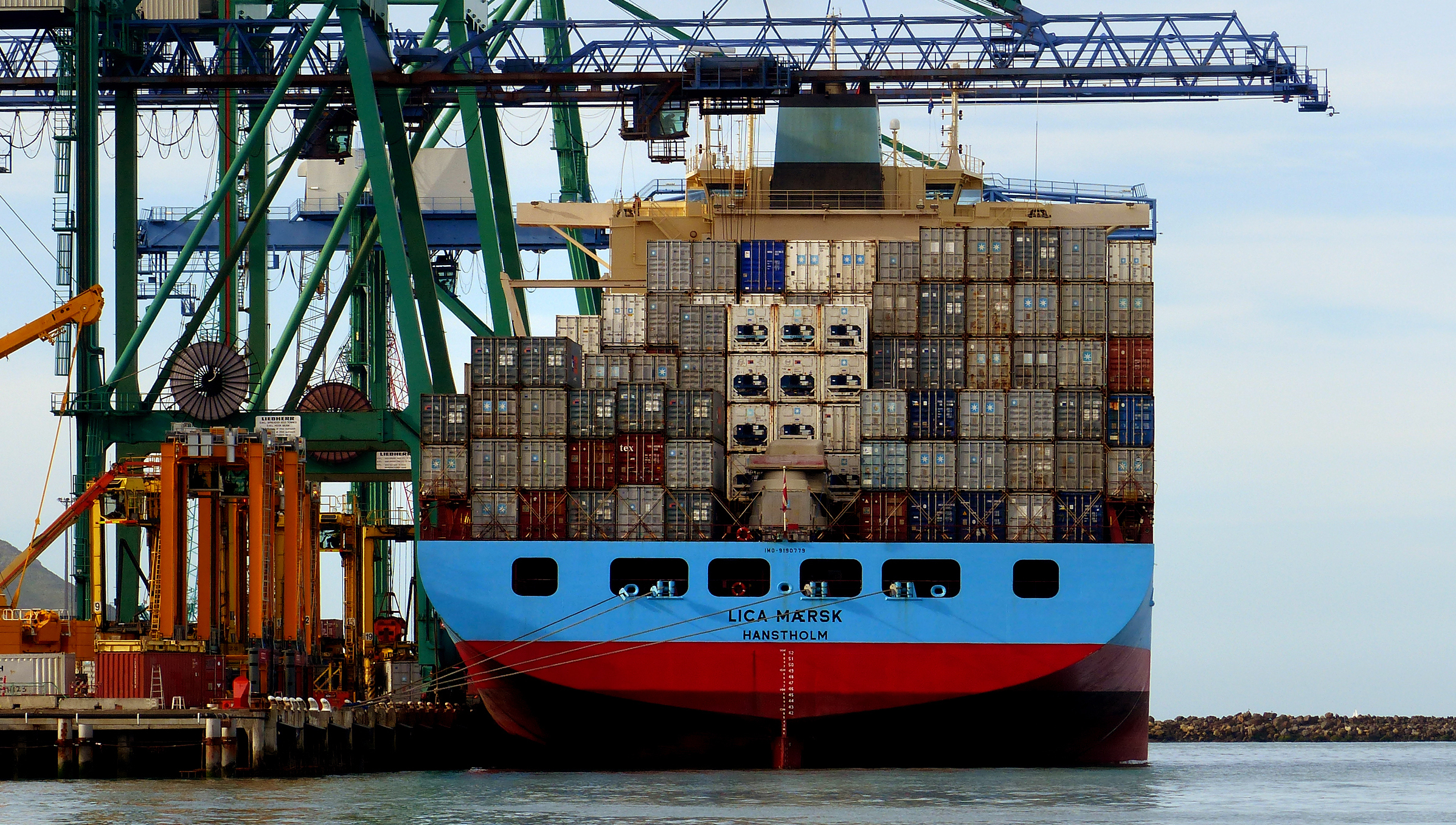 Danish-flagged Maersk Lica container ship. Image: Wikimedia Commons Image:Danish-flagged Maersk Lica container ship. Image: Wikimedia Commons