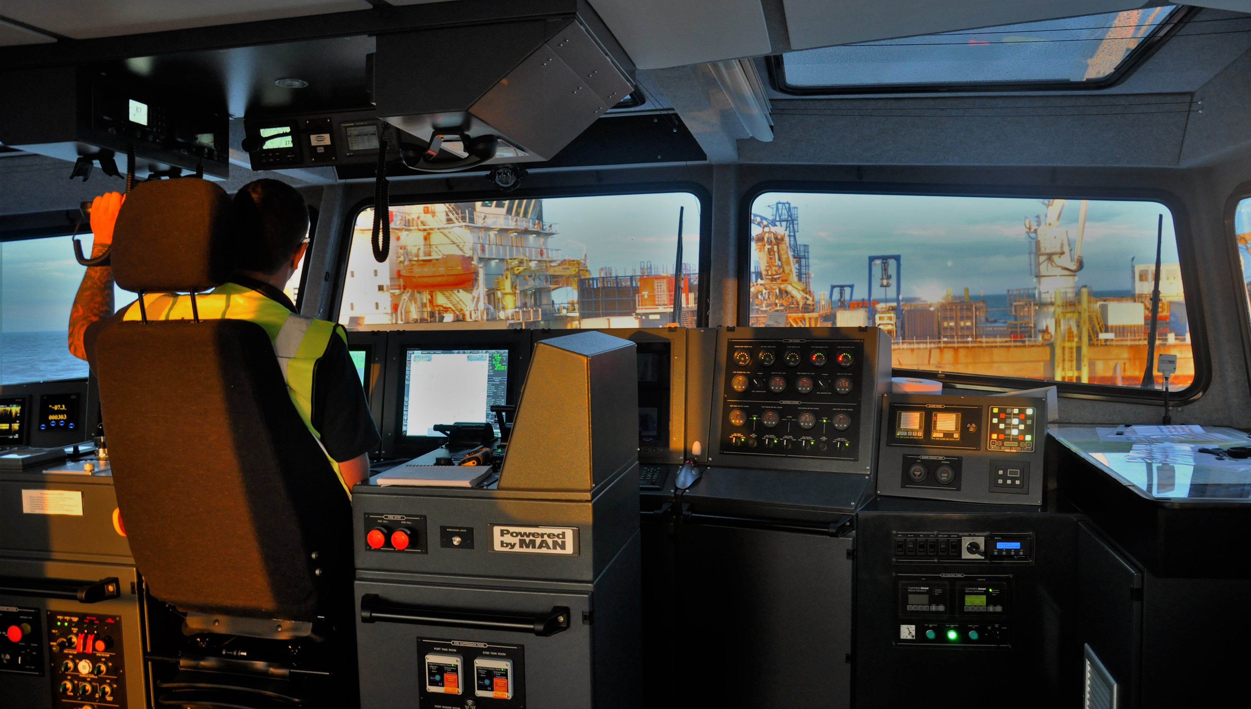 Offshore work. Image: 2019 photocompetition member photo entry: Scott Elford. Image:Offshore work. Image: 2019 photocompetition member photo entry: Scott Elford.