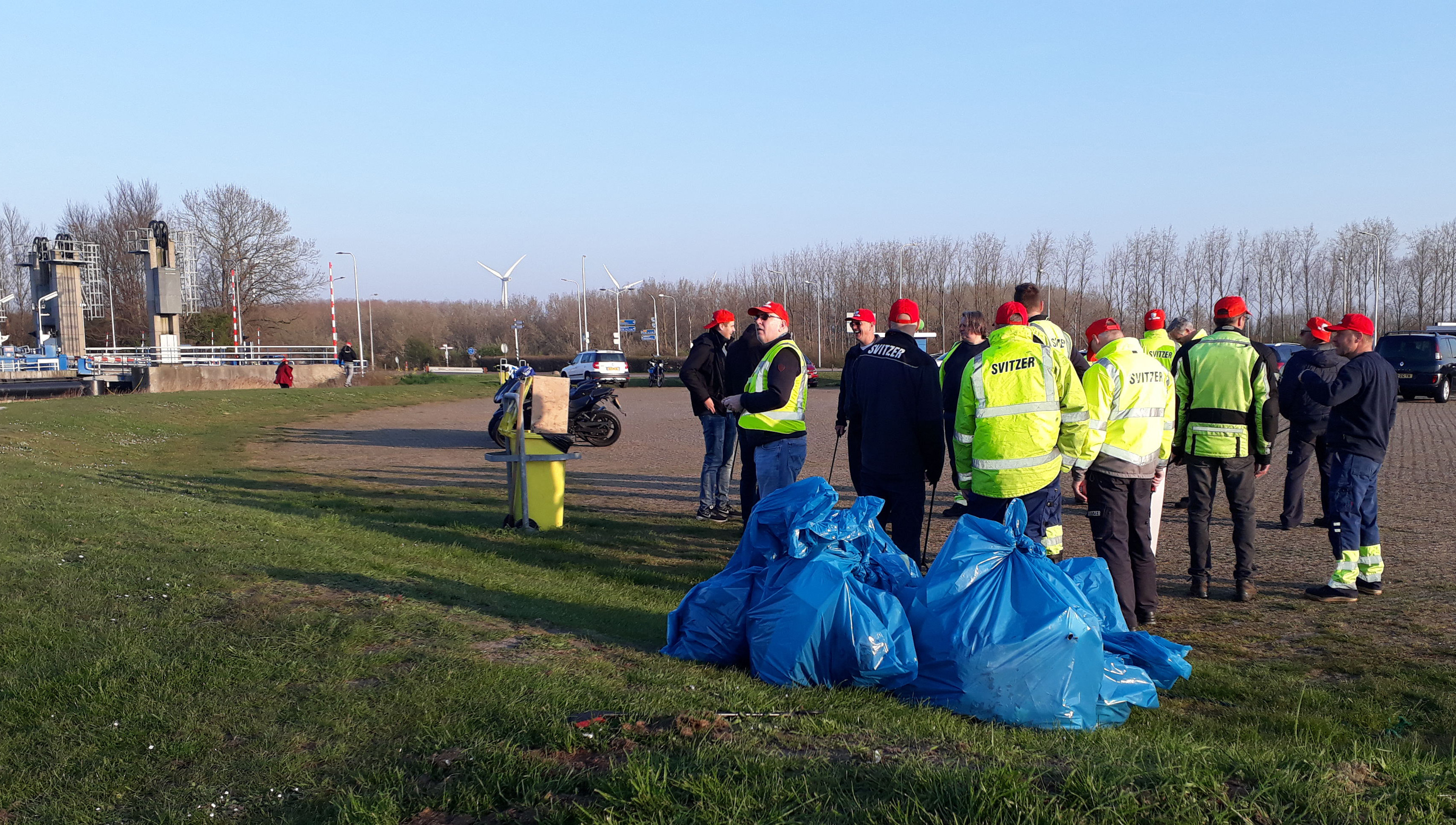 As part of the industrial action Svitzer employees in Amsterdam chose to remove litter at the shores of the North Sea channel around the Buitenhuizerpont ferry area. Image:As part of the industrial action Svitzer employees in Amsterdam chose to remove litter at the shores of the North Sea channel around the Buitenhuizerpont ferry area.