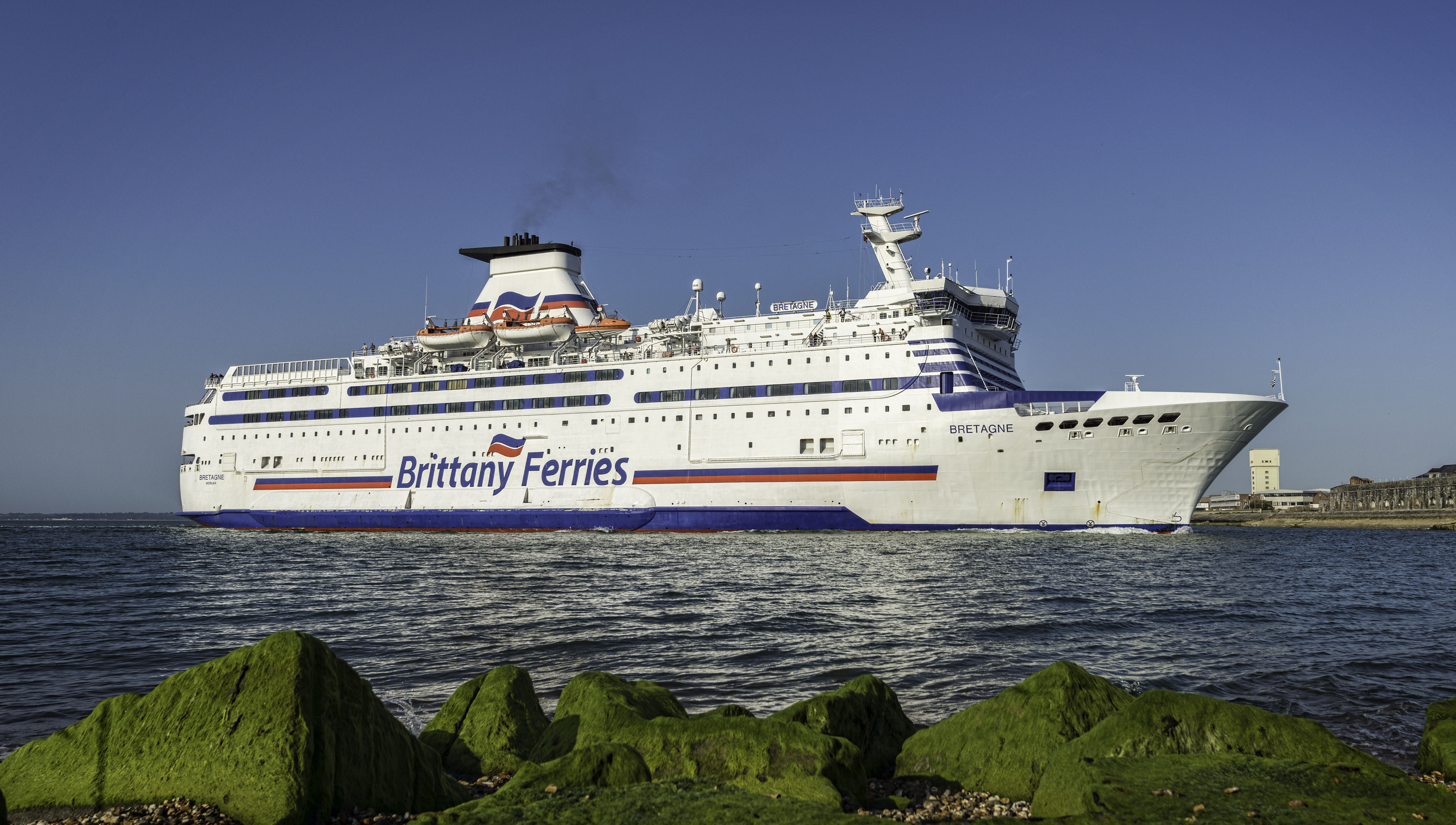 Brittany Ferries Bretagne: The CGT, CFDT and CFE-CGC maritime unions have won recognition that Captains and First Officers can vote in the company-wide elections Image:Brittany Ferries Bretagne: The CGT, CFDT and CFE-CGC maritime unions have won recognition that Captains and First Officers can vote in the company-wide elections