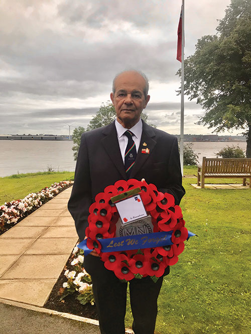 mariners_park_resident_anthony_gatt_with_wreath_webinsert.jpg mariners_park_resident_anthony_gatt_with_wreath_webinsert.jpg