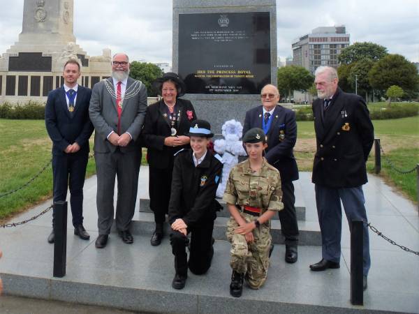 MN_Day_Plymouth_1_cropped_web.jpg MN_Day_Plymouth_1_cropped_web.jpg