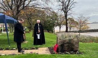Image:Nautilus director of welfare and care Andrew Jones laying a wreath on behalf of the Nautilus Welfare Fund during the outdoor service.