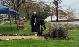 Image:Peter Thomson laying a wreath on behalf of Nautilus Mariners' Park Residents at the Atlantic Stone, outside the Trinity House Hub.