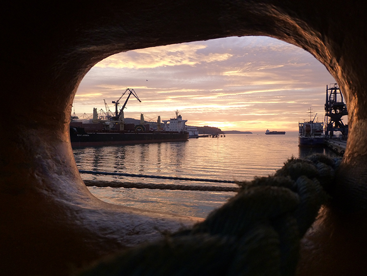 Fotograaf: 2de stuurman Bob Kuiper
Locatie: 'Deze foto is genomen met zonsondergang over de haven van Koper, Slovenië. De dag kondigde zijn einde aan maar onze werkdag zat er nog even niet op...'
Foto genomen: op 30 oktober 2020 Image:Fotograaf: 2de stuurman Bob Kuiper
Locatie: 'Deze foto is genomen met zonsondergang over de haven van Koper, Slovenië. De dag kondigde zijn einde aan maar onze werkdag zat er nog even niet op...'
Foto genomen: op 30 oktober 2020