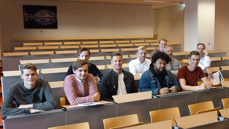 Studenten Marof tijdens de Nautilus gastles Image:Studenten Marof tijdens de Nautilus gastles