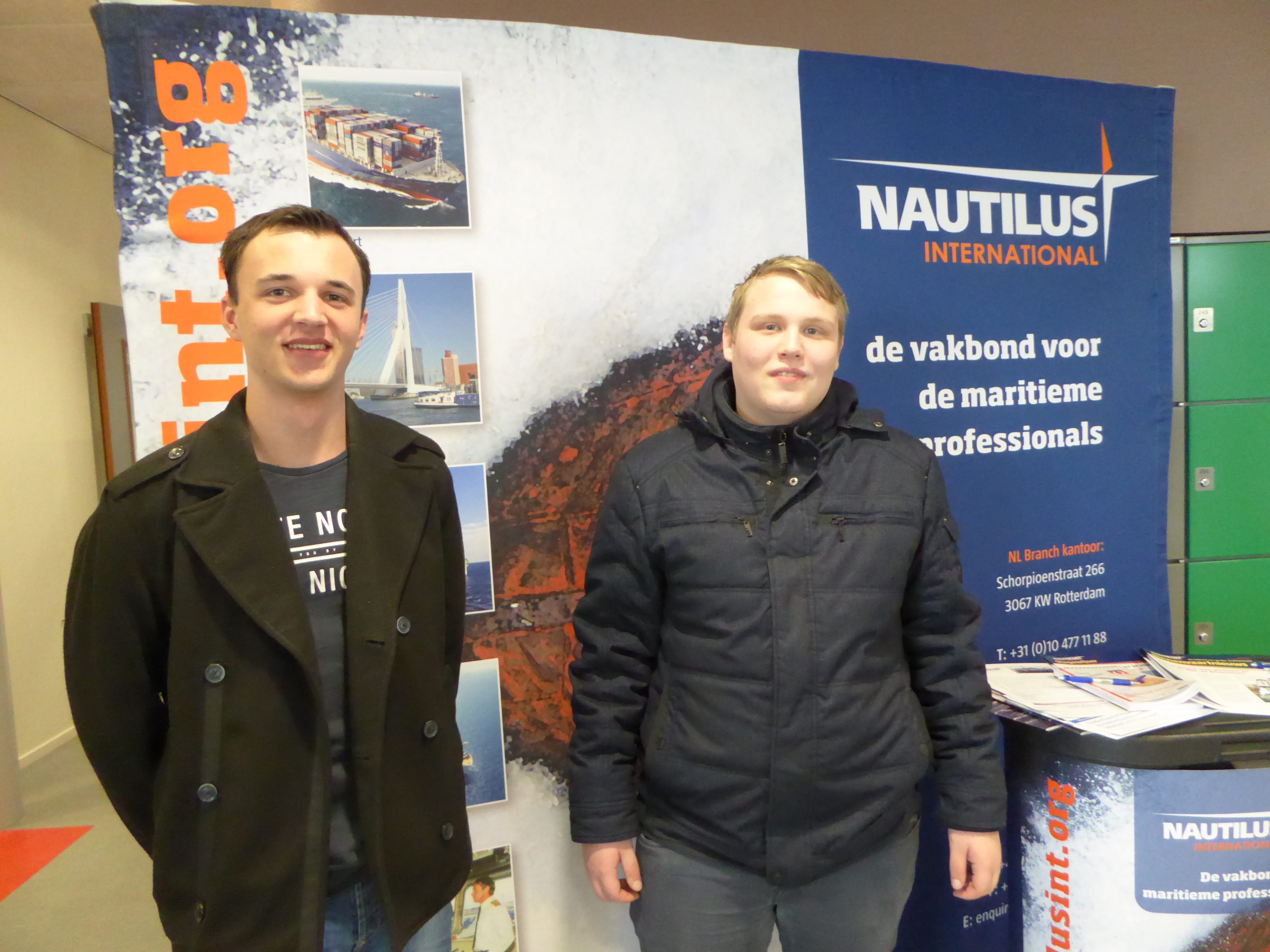 Open dagen: Tal van ouders, aankomend leerlingen, leraren, VMBO- en MBO studenten kwamen een kijkje nemen in de Nautilus stand. Image:Open dagen: Tal van ouders, aankomend leerlingen, leraren, VMBO- en MBO studenten kwamen een kijkje nemen in de Nautilus stand.