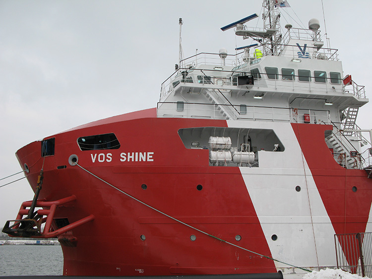 Vroon Offshore werknemers bieden een petitie aan Image:Vroon Offshore werknemers bieden een petitie aan