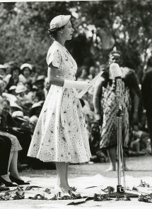 Gothic_Queen_1953_web.jpg Gothic_Queen_1953_web.jpg