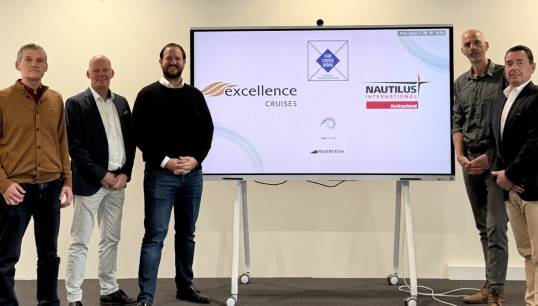 Image:Piet Dörflinger und Holger Schatz mit Vertretern von Rivertech, Excellence Cruises sowie Sea
Chefs.  Bild: Excellence Cruises