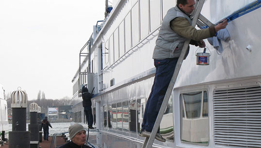 Rivercruise workers often face discrimination and unfair dismissal due to lack of employment protections in Switzerland. Image:Rivercruise workers often face discrimination and unfair dismissal due to lack of employment protections in Switzerland.