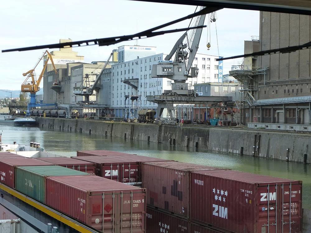 swiss_flagged_containership_webinsert.jpg swiss_flagged_containership_webinsert.jpg