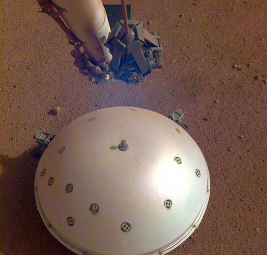 mars-insight_lander_seismometer20190423_wikimedia_web_insert.jpg mars-insight_lander_seismometer20190423_wikimedia_web_insert.jpg