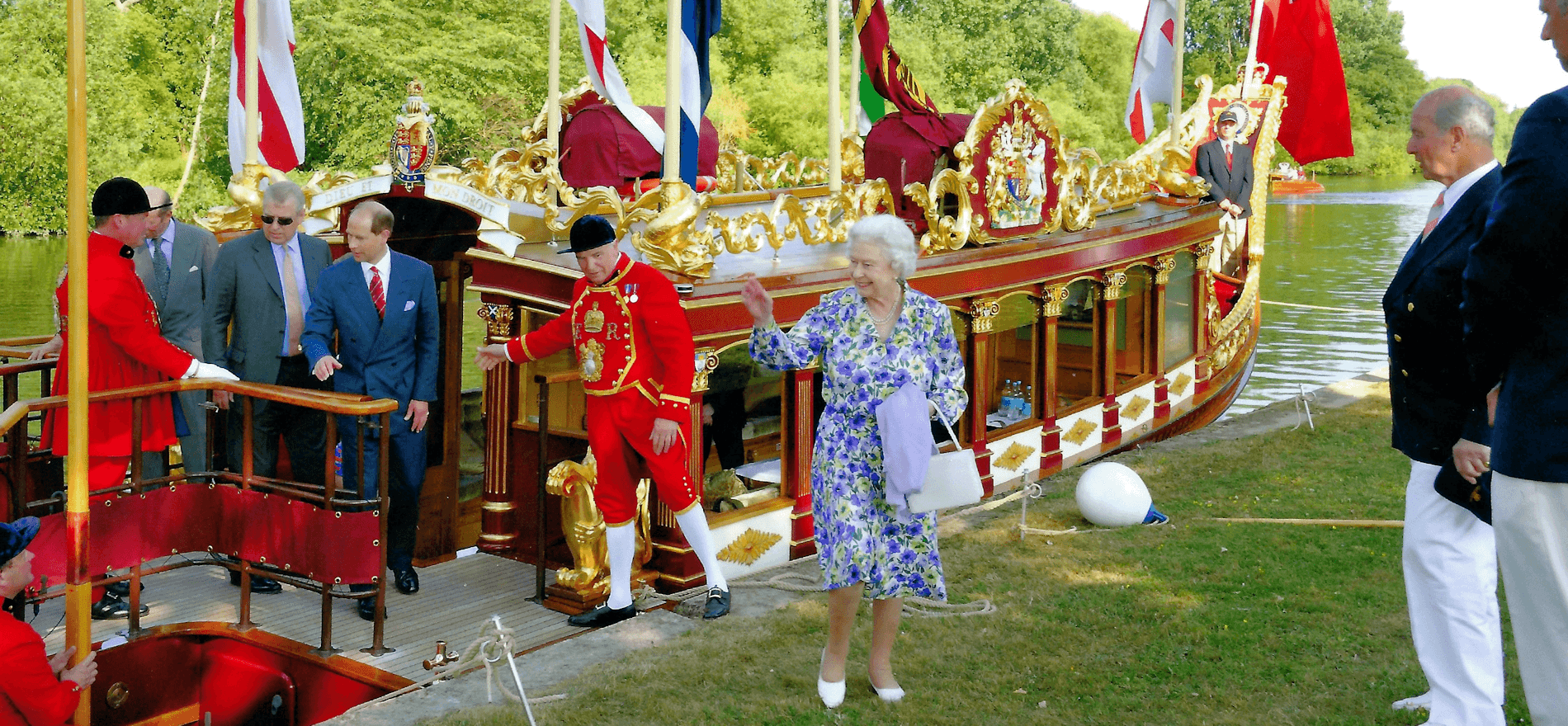 p14_15 Queen_2_barge_MUK.png p14_15 Queen_2_barge_MUK.png