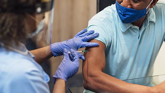 The document acknowledges the special circumstances seafarers experience in accessing vaccination due to their working conditions. Image:The document acknowledges the special circumstances seafarers experience in accessing vaccination due to their working conditions.