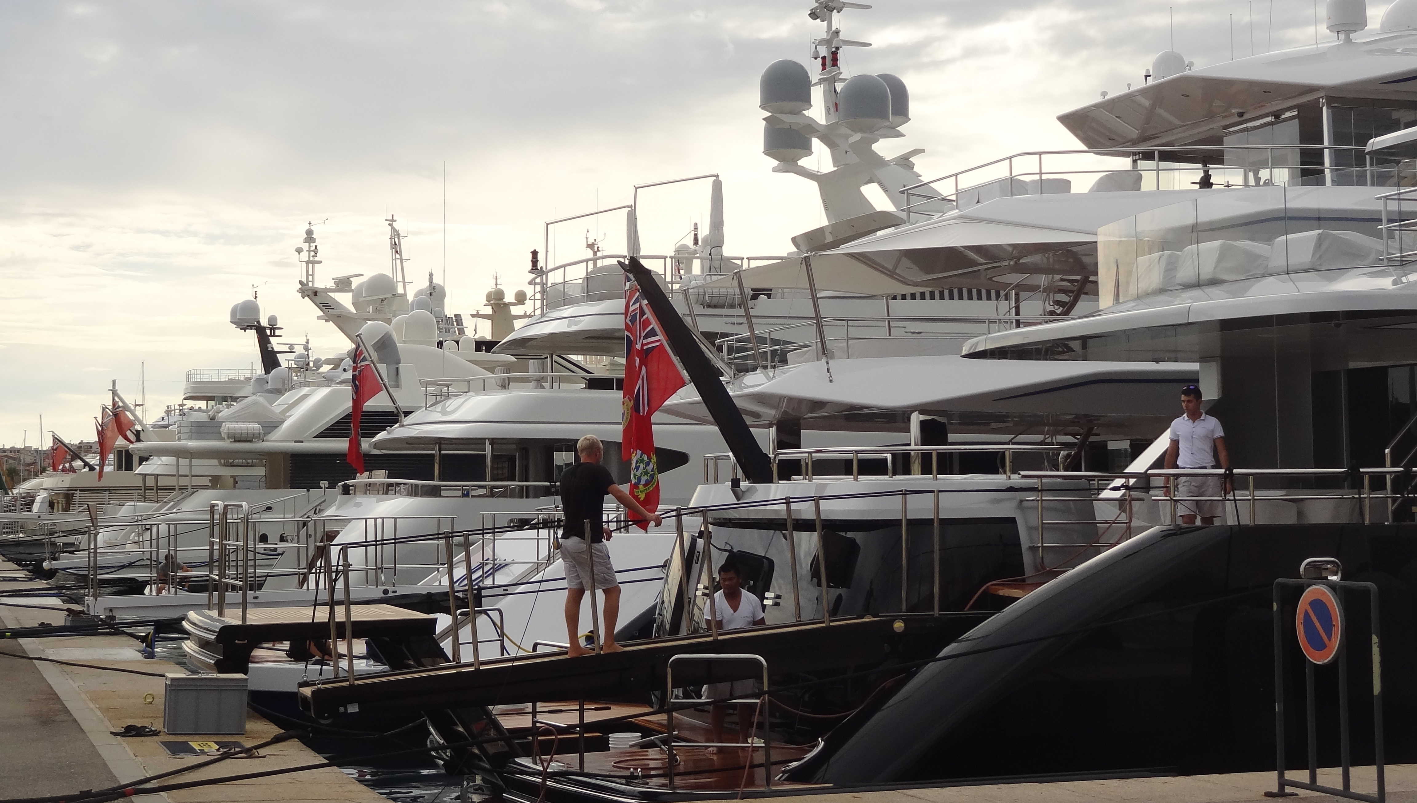 Union officials will be hosting free member drop-in sessions offering advice on employment-related issues and assistance with the Commercial Yacht Service Record Book. Image:Union officials will be hosting free member drop-in sessions offering advice on employment-related issues and assistance with the Commercial Yacht Service Record Book.